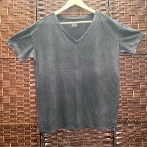 Aerie Charcoal/Black  V-Neck Women Tee, M oversize, NWT.
